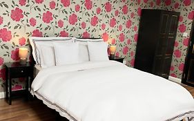Entire Pinkapt - Free Parking - Up To 4 Guests - 3 Beds - Close To City Centre